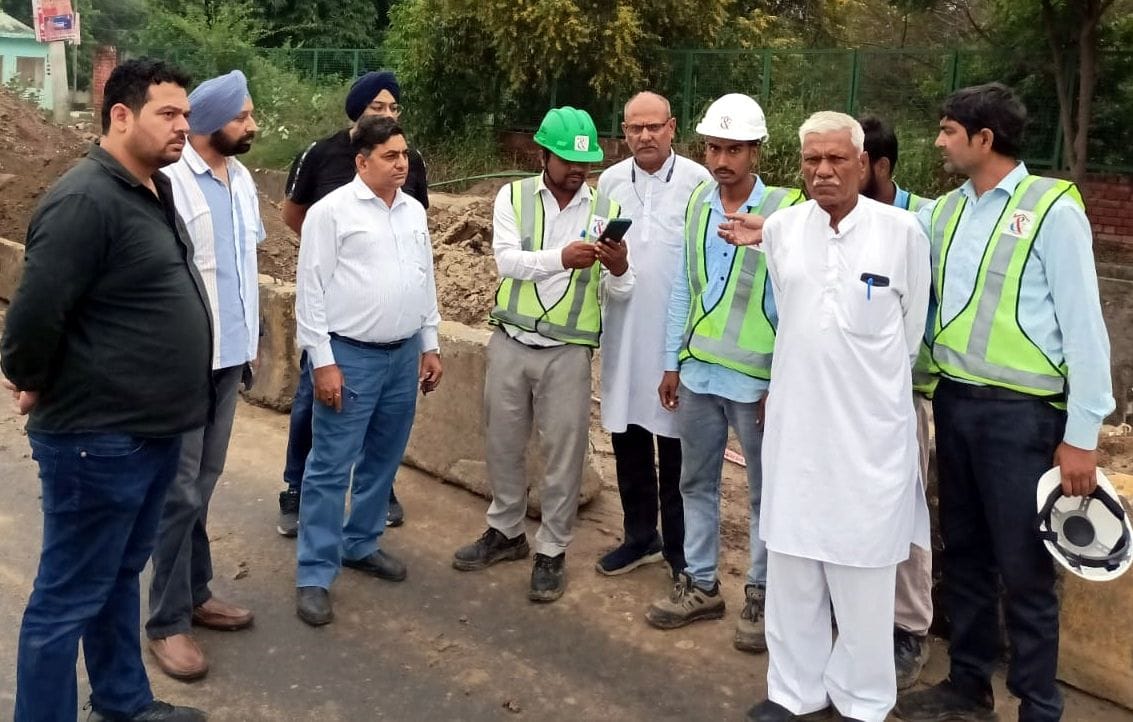 Construction of foot overbridge started in front of big industrial area