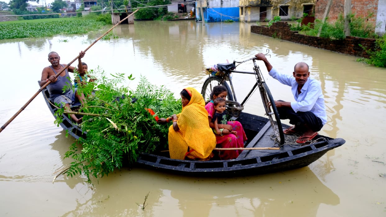 Flood havoc in UP: Water filled the stove, people went to bed hungry, people also craved tea