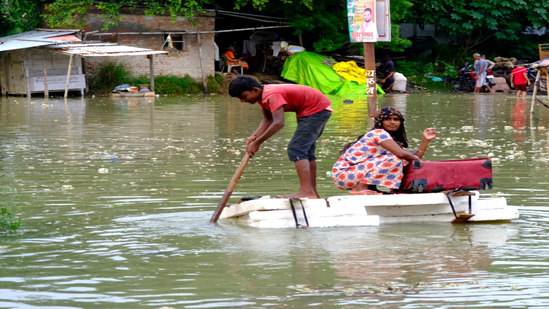 danger of flood deepened due to release of water in Saryu Gorakhpur