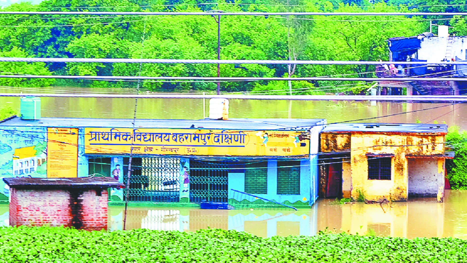 danger of flood deepened due to release of water in Saryu Gorakhpur