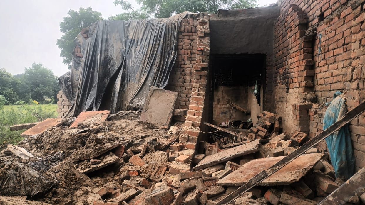 110 houses collapsed in the city and countryside due to rain