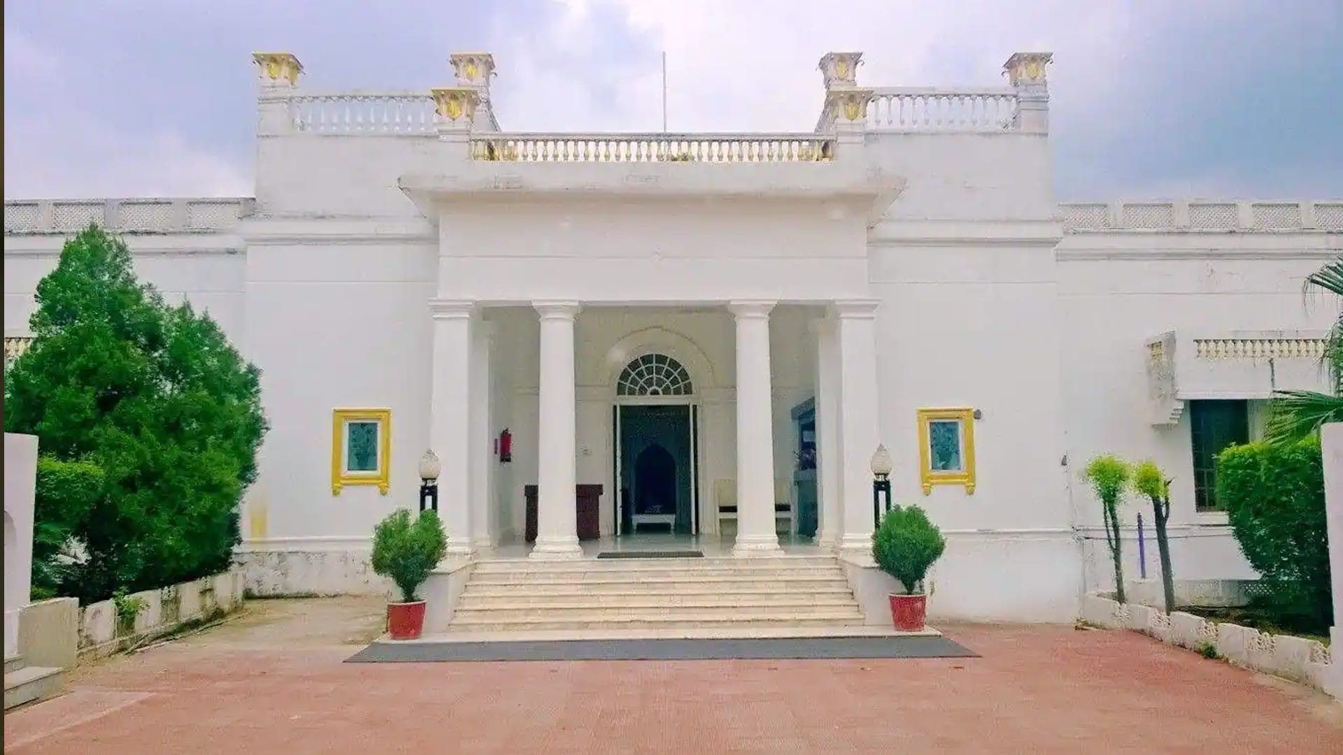 Amitabh Bachchan Birthday Amitabh Bachchan has a special relationship with Madhya Pradesh