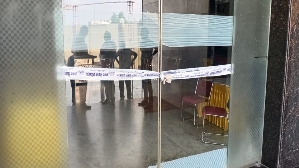 Illegal hospitals and hotels have not been sealed yet in Agra