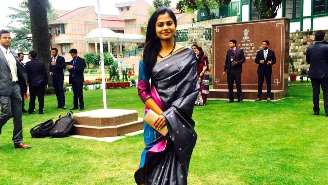 IAS Artika Shukla Success Story Love Fell in Love With Coworker during training IAS Love Story in Hindi