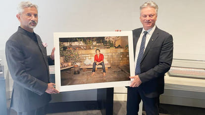 India's Foreign Minister Jaishankar meets Australia Cricket Legend Steve Waugh at SCG; gets cricketing lessons
