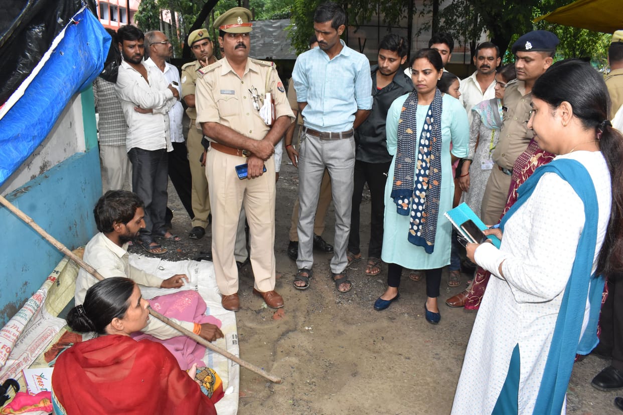 The condition of the couple sitting on hunger strike in Unnao deteriorated