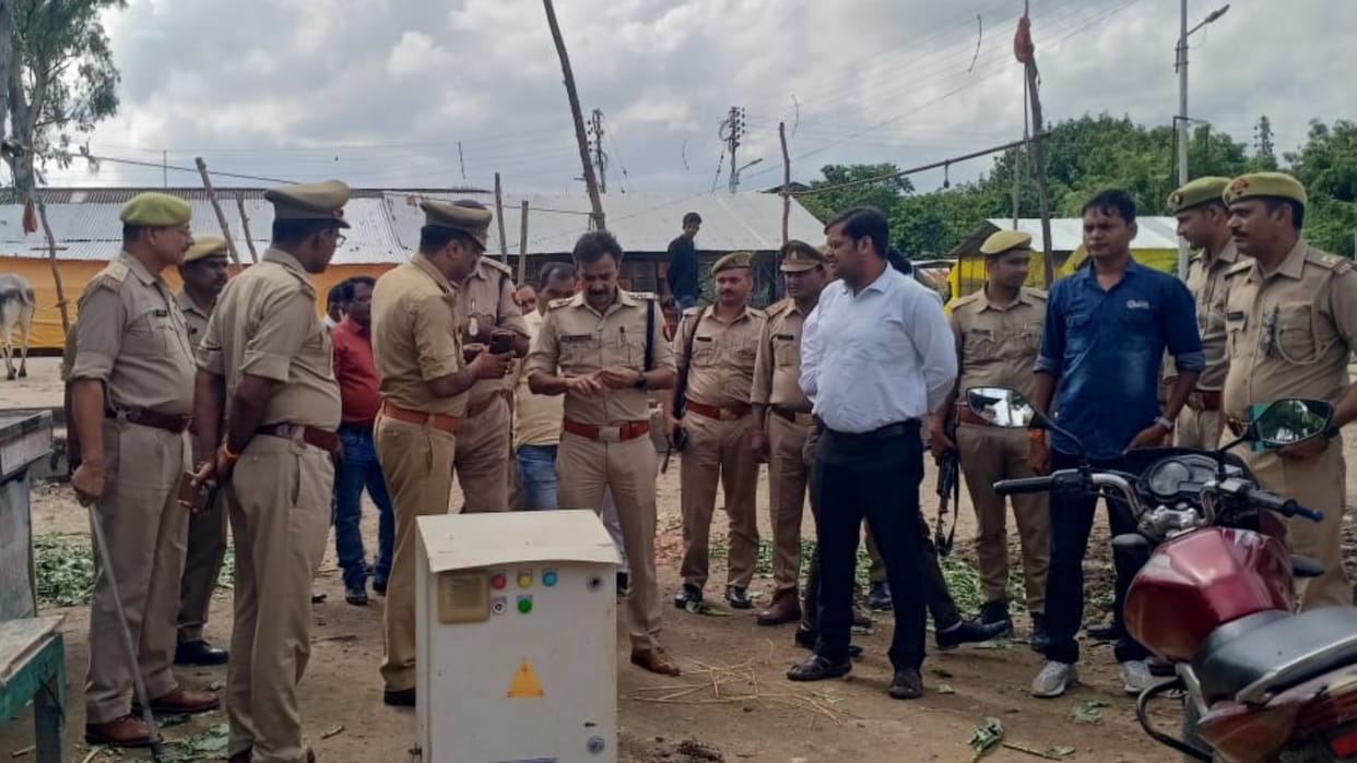 Clash between two community in lalganj Raebareli.
