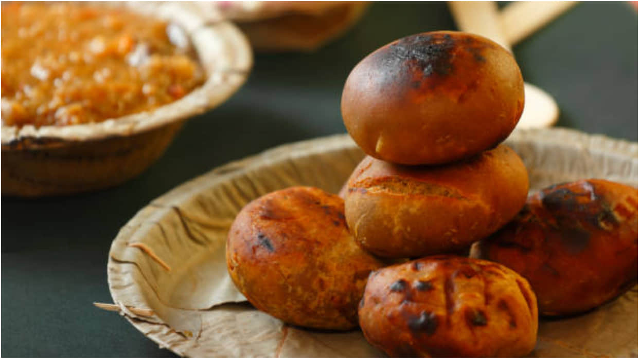 Litti Chokha Recipe Bihar Special Most Famous Food Litti Chokha Banane ki Vidhi in Hindi