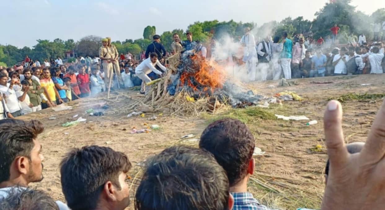 Mulayam Singh merged into Panchtatva: Akhilesh paid tribute, CM of many states paid tribute