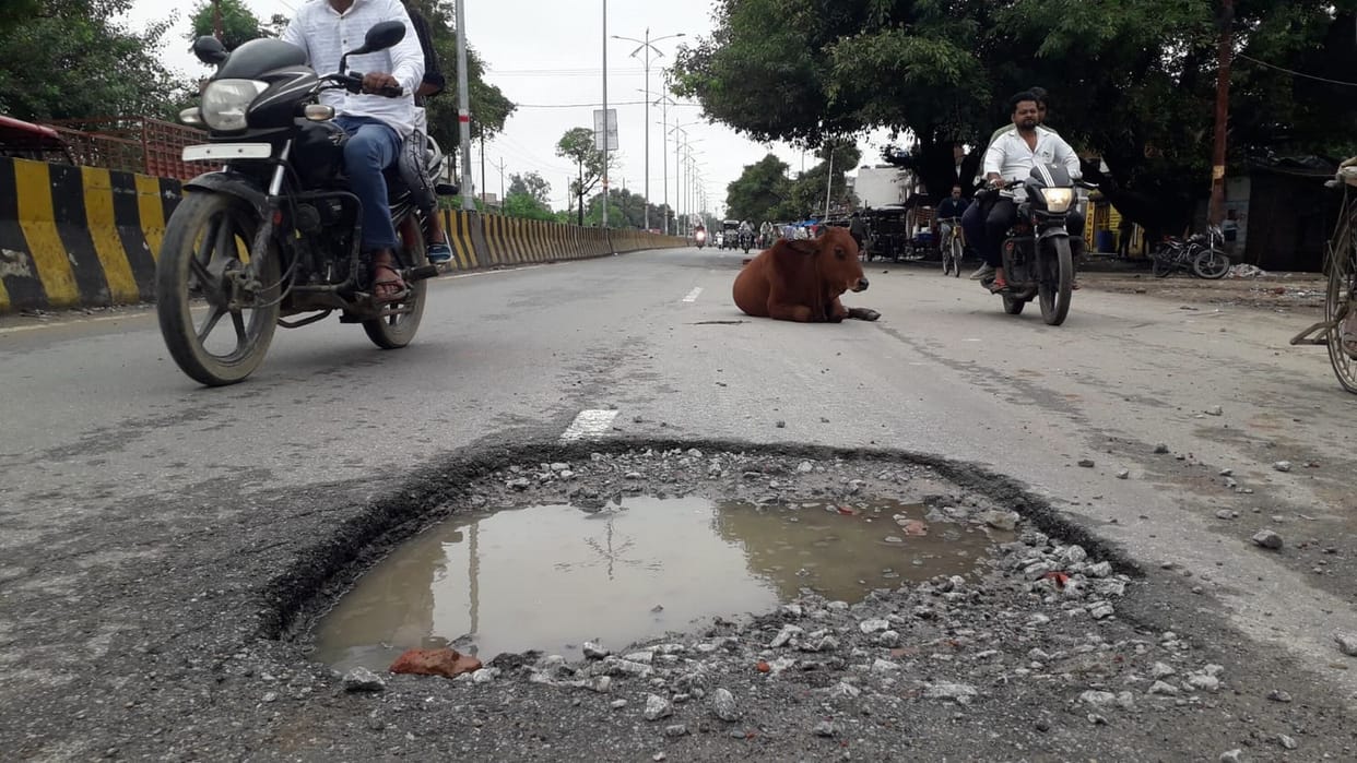 Bad roads become trouble in rain, it is difficult to get out of potholes