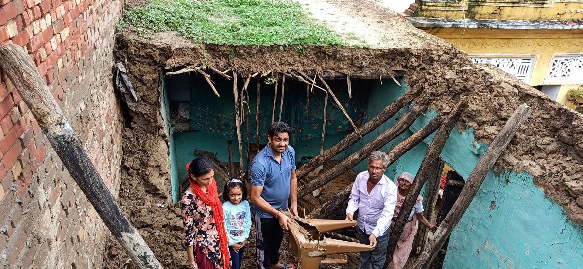 The roof of half a dozen houses fell in the rain