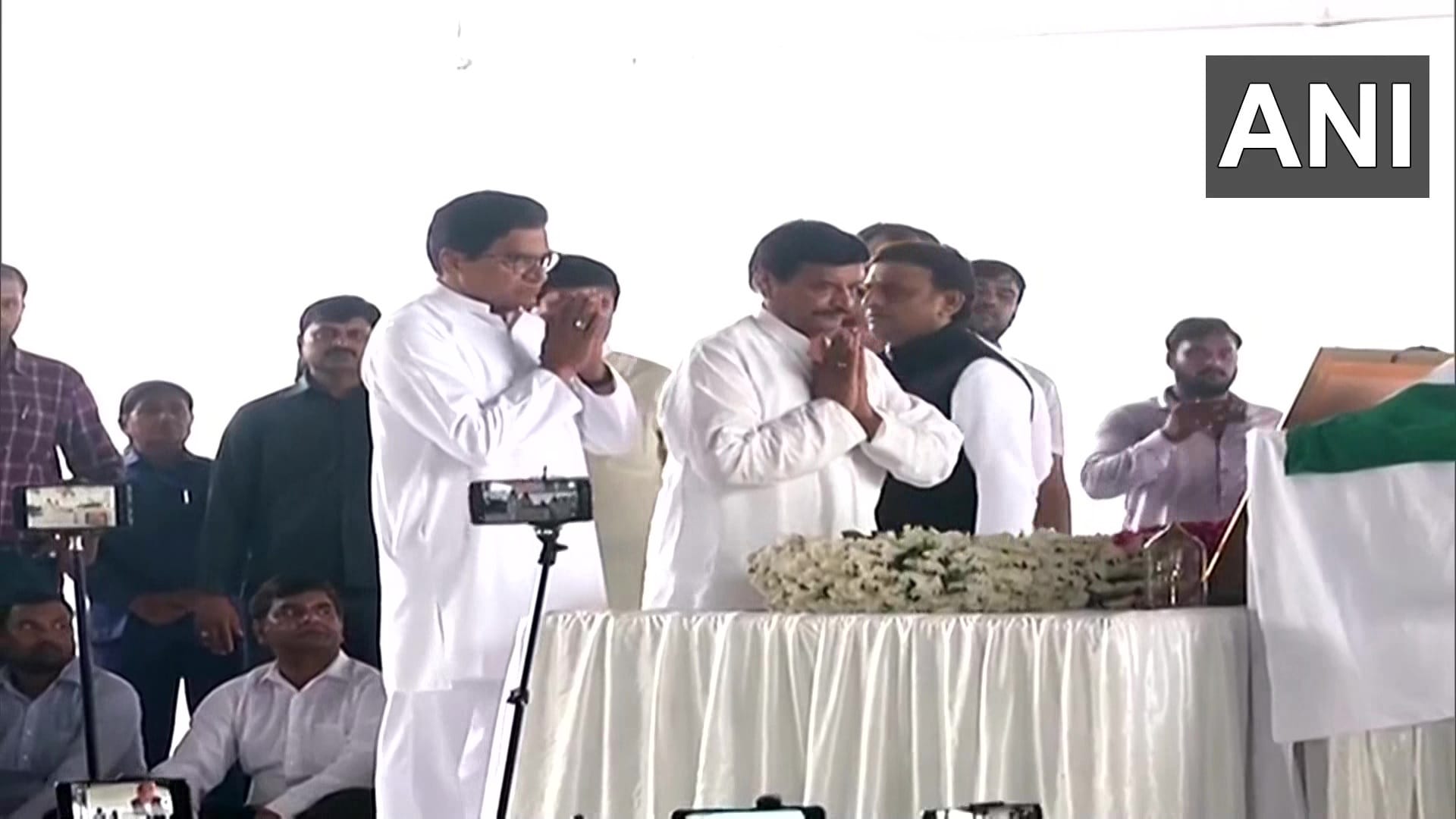 Mulayam Singh merged into Panchtatva: Akhilesh paid tribute, CM of many states paid tribute