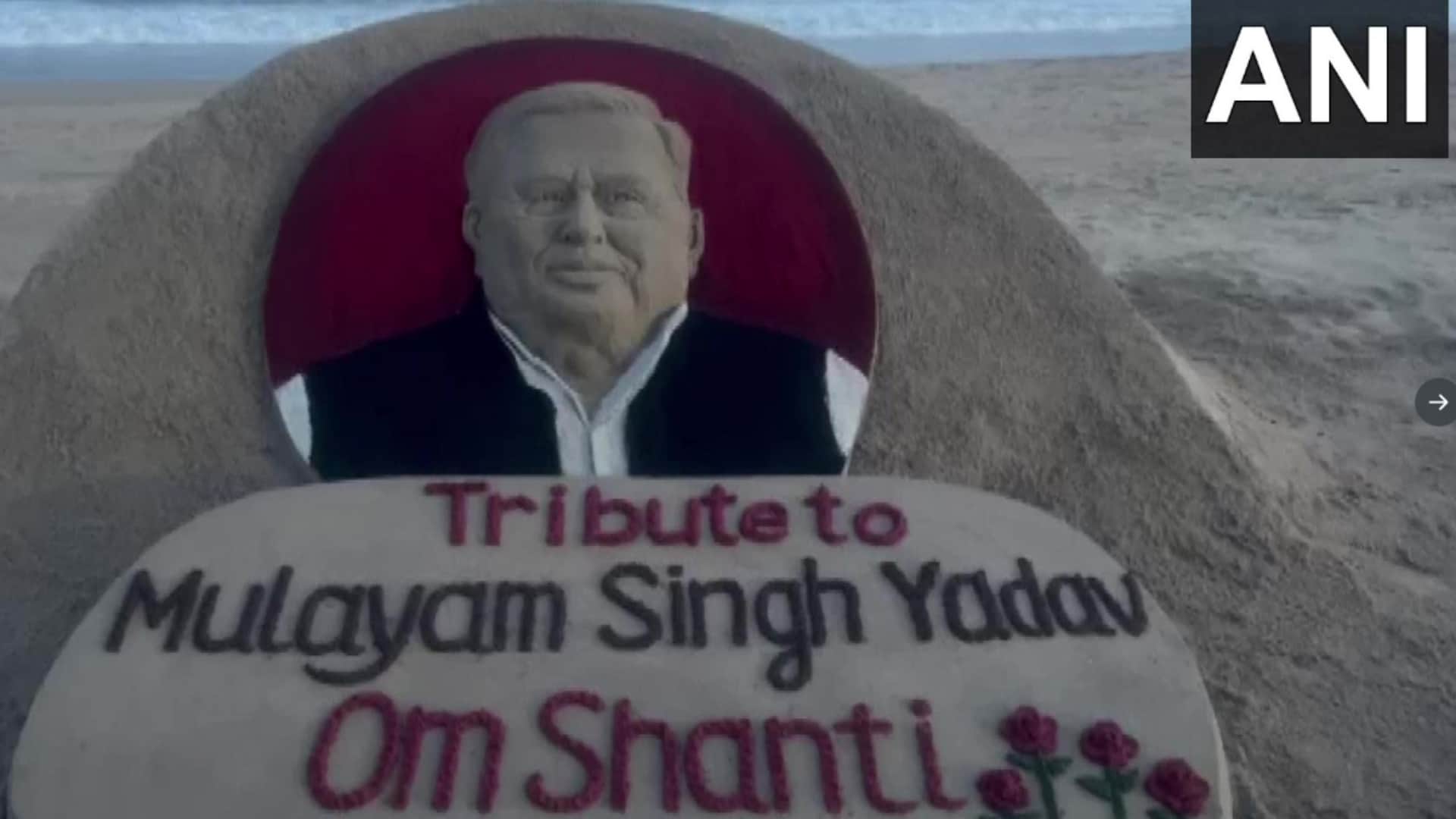 Mulayam Singh Yadav cremated in Saifai.