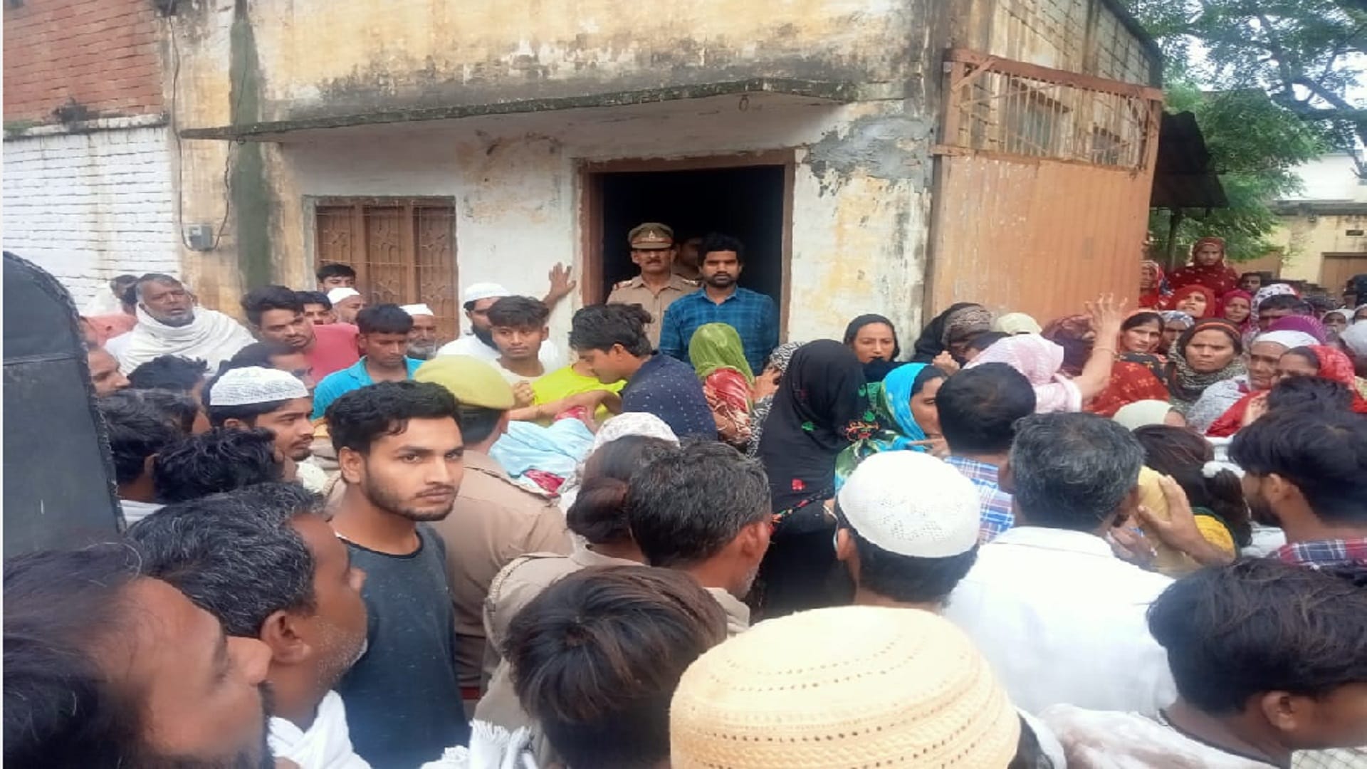 A man has murdered his wife due to domestic dispute in Muzaffarnagar city see photos