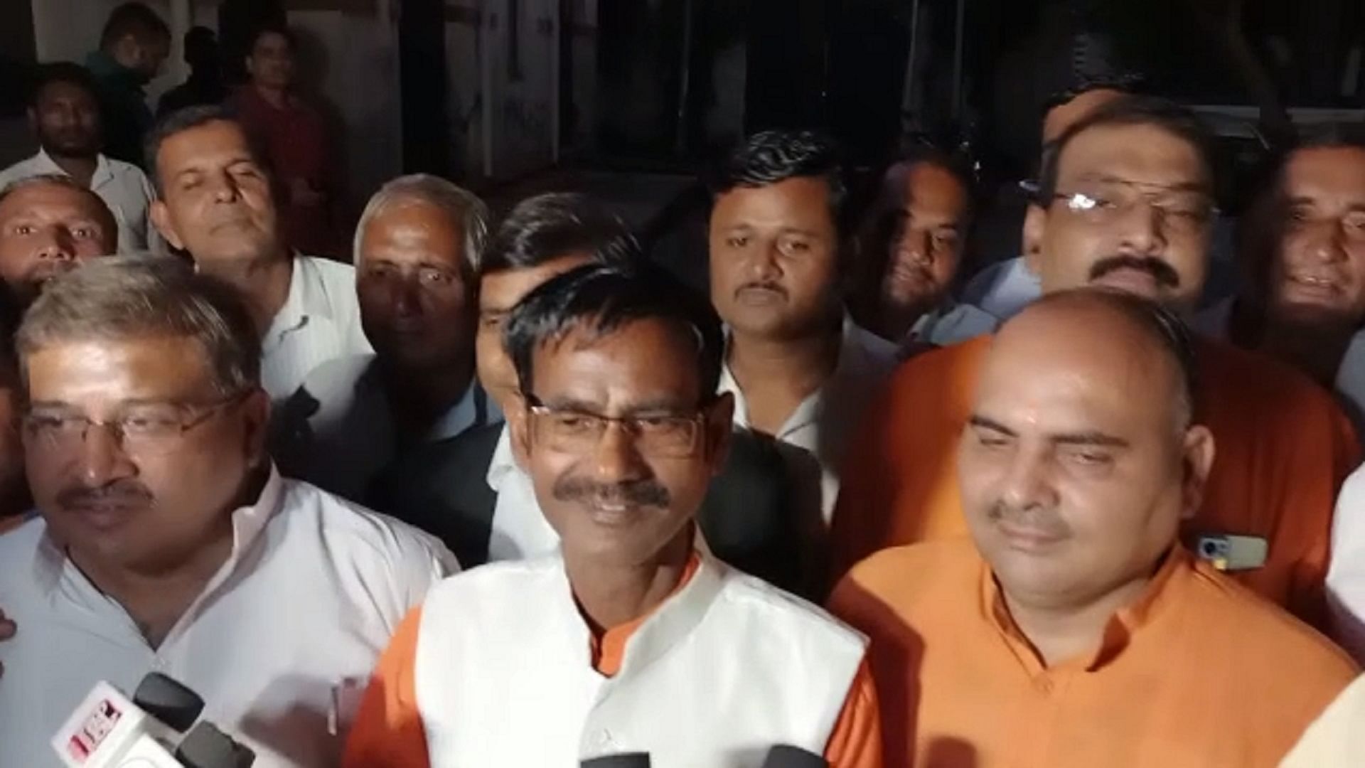 Muzaffarnagar Riots: All Accused Including Bjp Mla Vikram Saini Stood ...