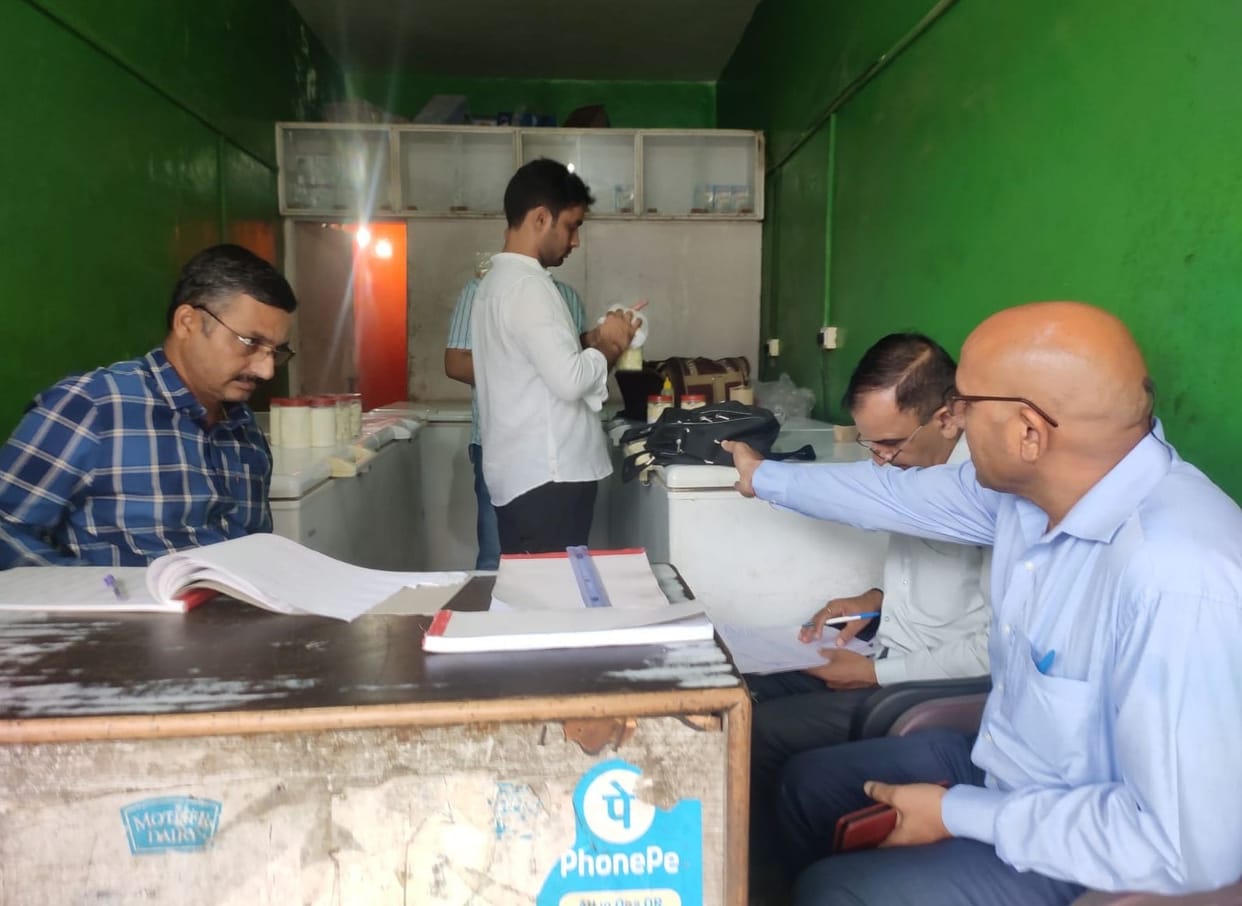 Chief Minister Flying Squad and Food Safety Officer's team raided the dairy, took four samples