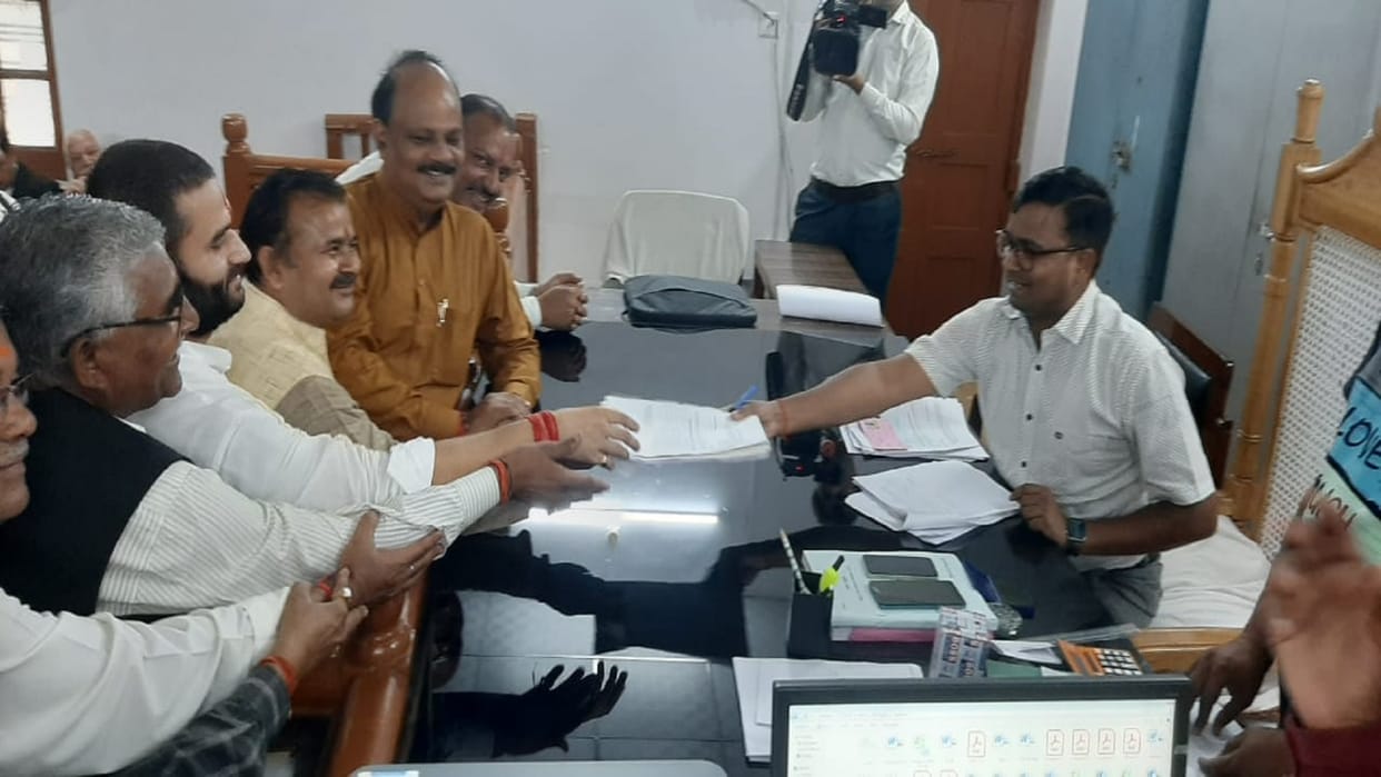BJP candidate Aman Giri files nomination, contests against SP's Vinay Tiwari