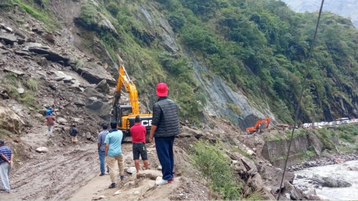 All tourists stranded in Mustang Nepal reached Bhairavavan safely