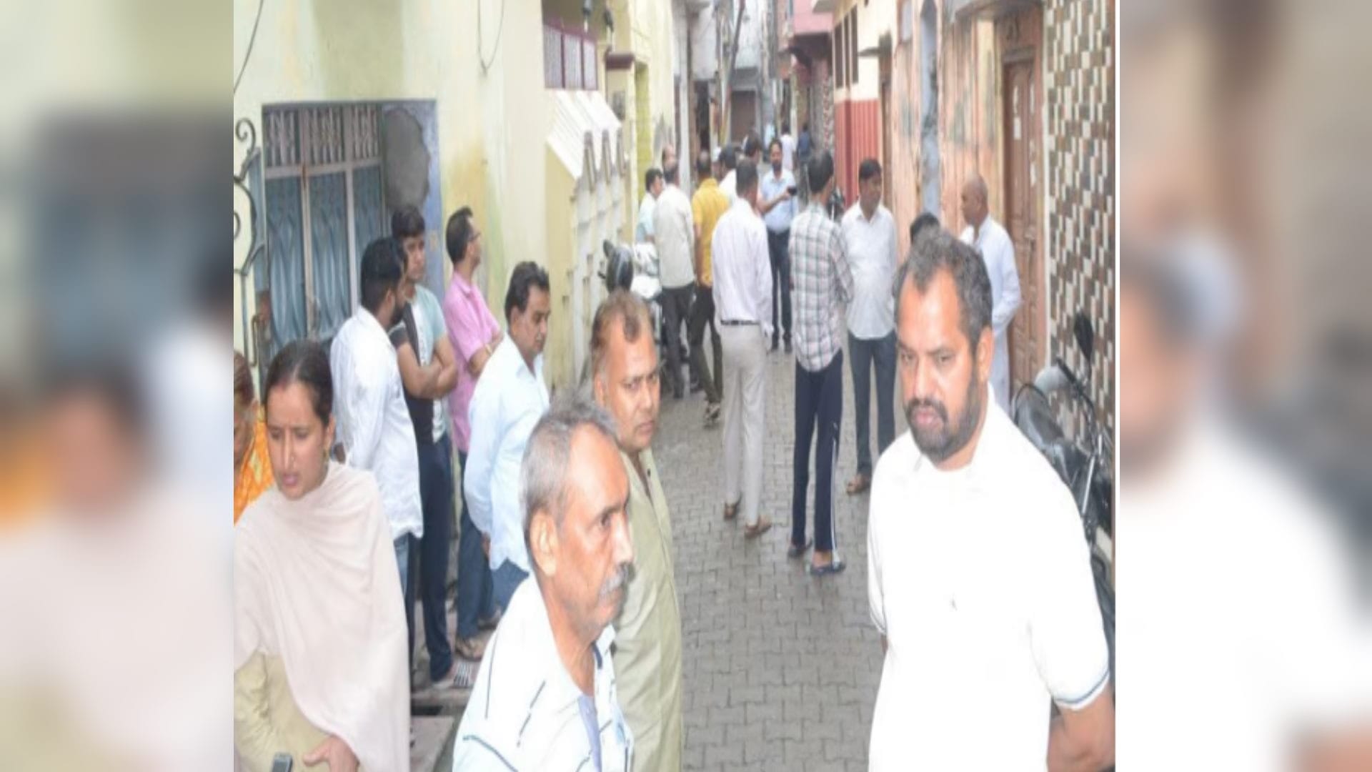 Shamli: People of city angry over death of student, traders demonstrated in Collectorate office
