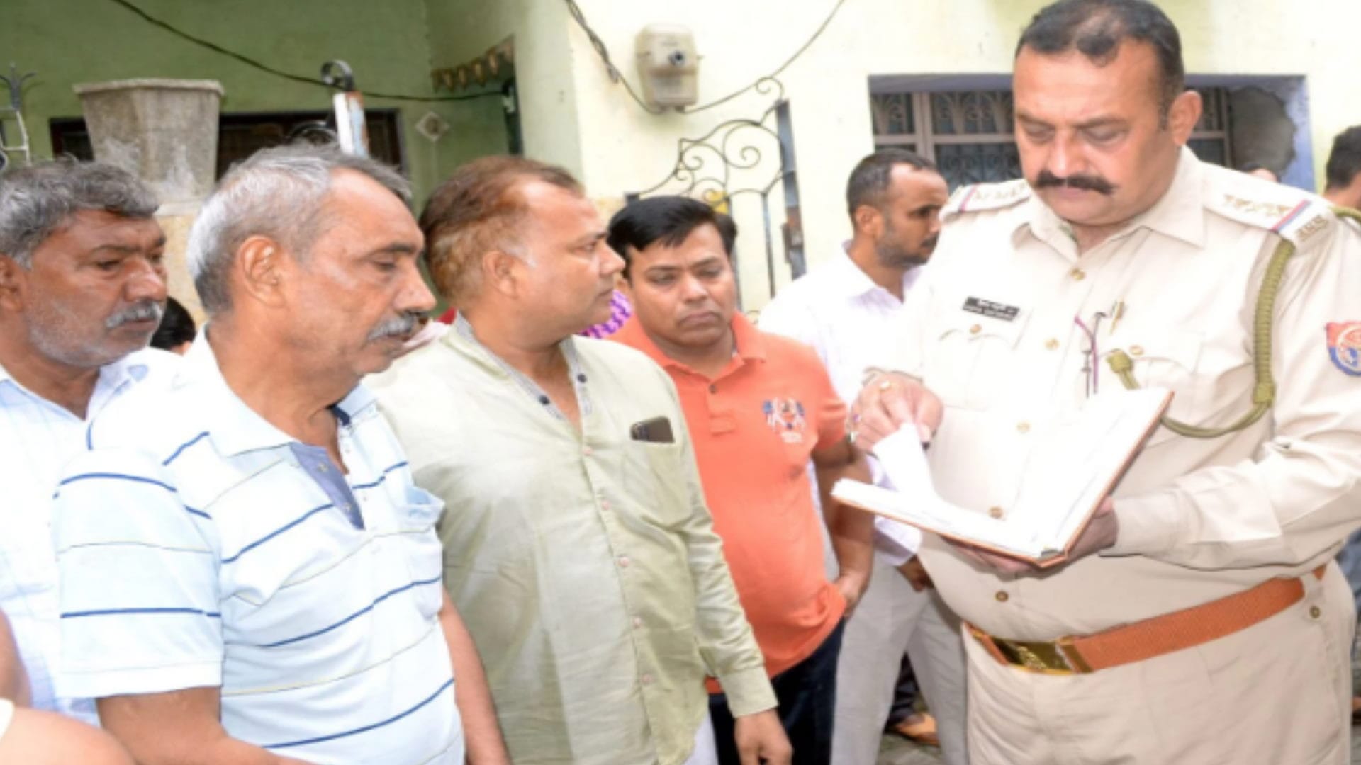 Student dies after being buried under e-rickshaw overturned in a pit on the road