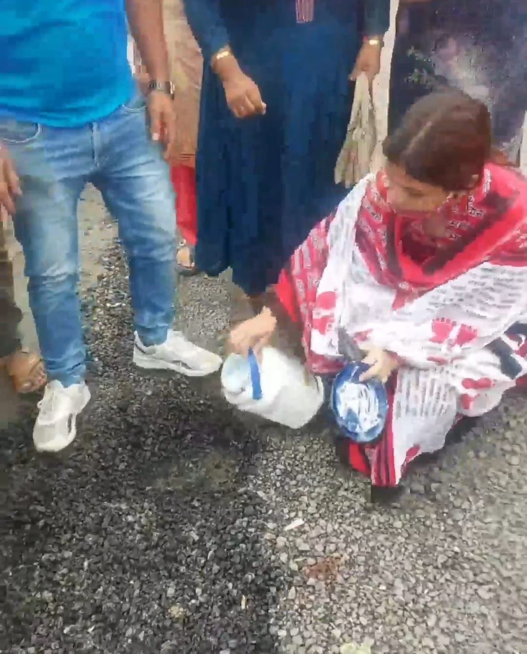 The coal tar does not last even for 24 hours, Congress added Fevicol
