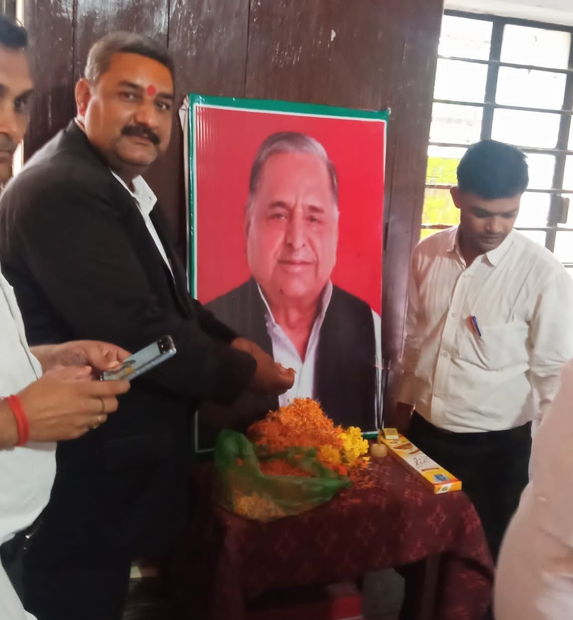 advocates tributed to mulayam sigh yadav