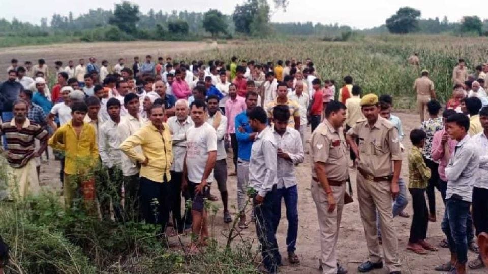 SP salute the sniffer dog who revealed the murder of minor in kasganj