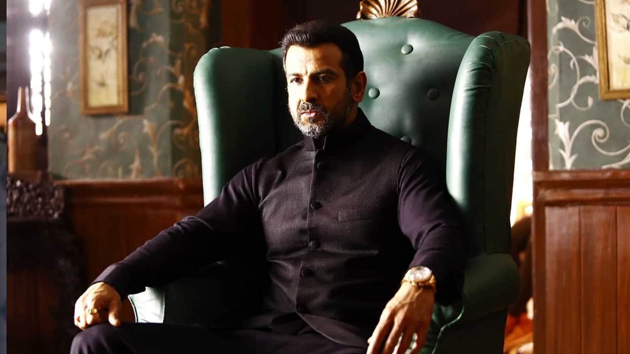 Ronit Roy pens cryptic note on being betrayed by someone smriti irani and rupali ganguly ask him what happened