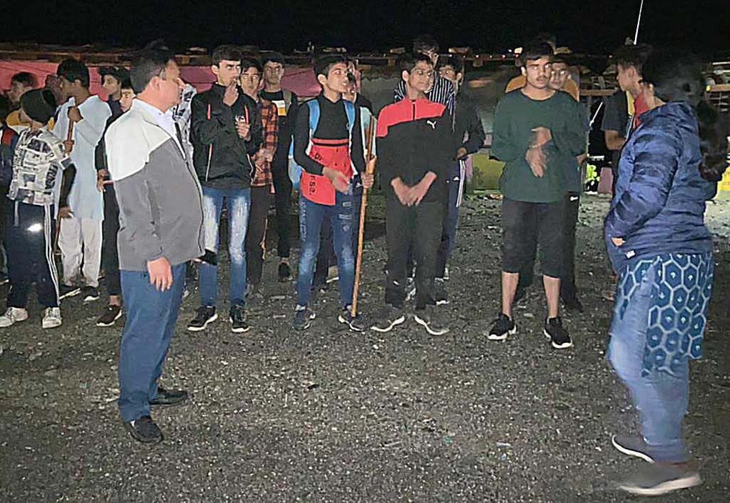 RSS volunteers stranded on NH rescued