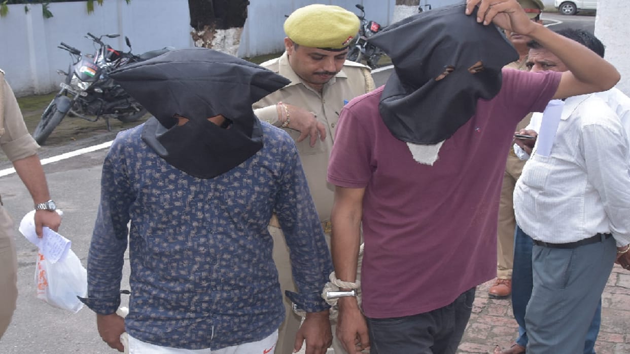 Saharanpur police have arrested to 11 crooks after many cases of loot and theft
