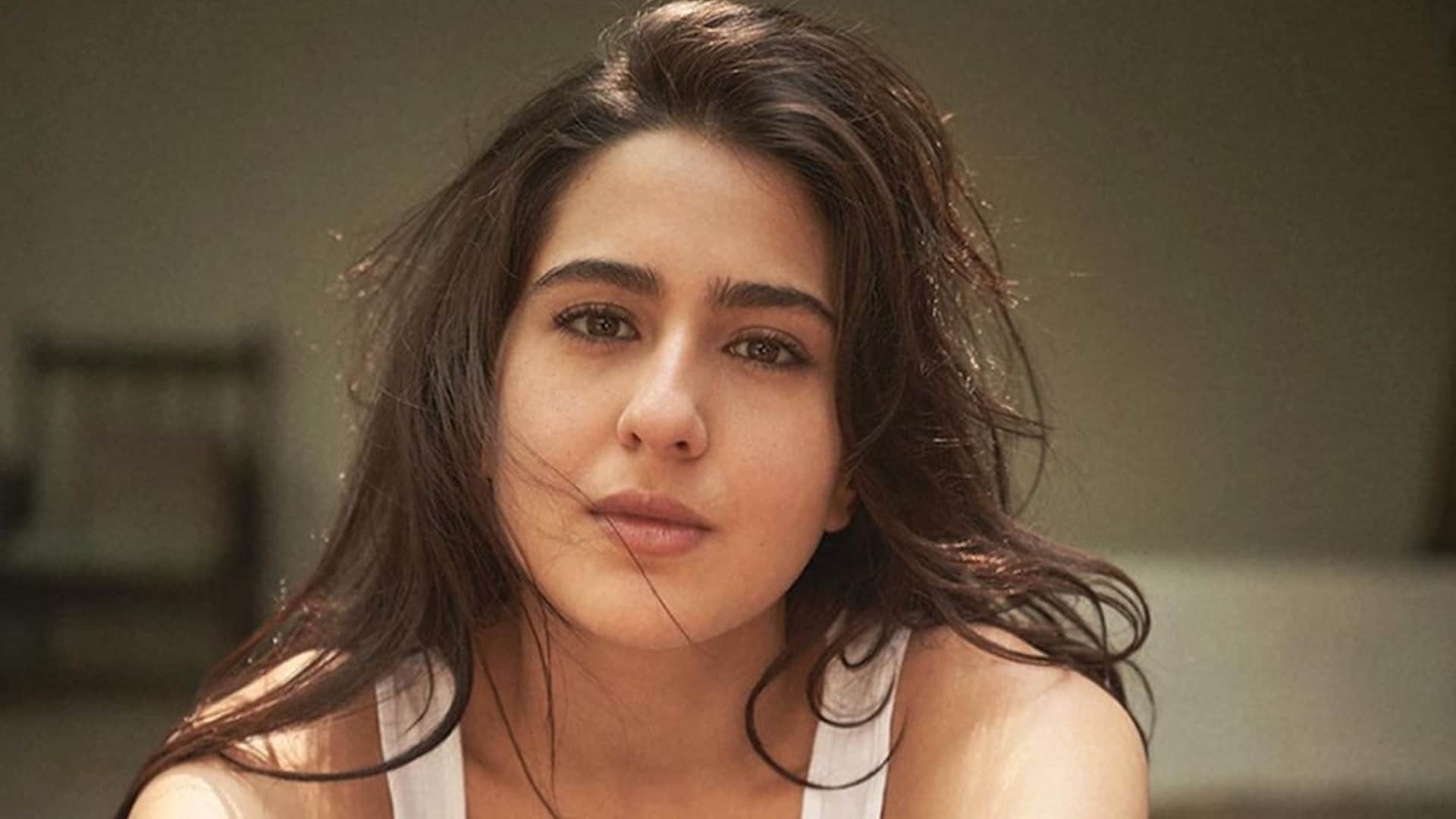 sara ali khan with cricketer shubman gill spotted together exiting hotel video goes viral on social media