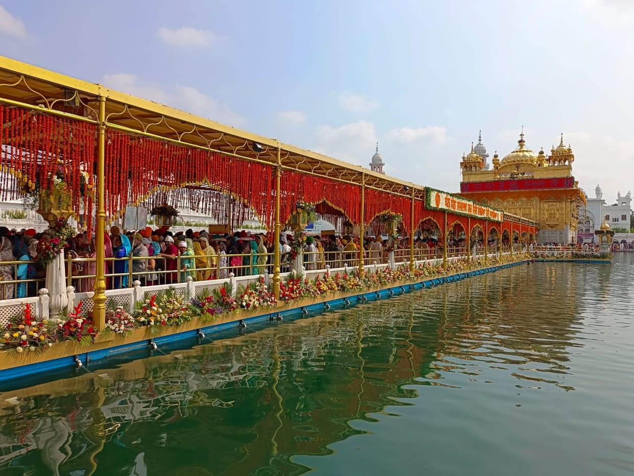 Lakhs of devotees bow their heads on the Prakash parv of Shri Guru Ramdas ji