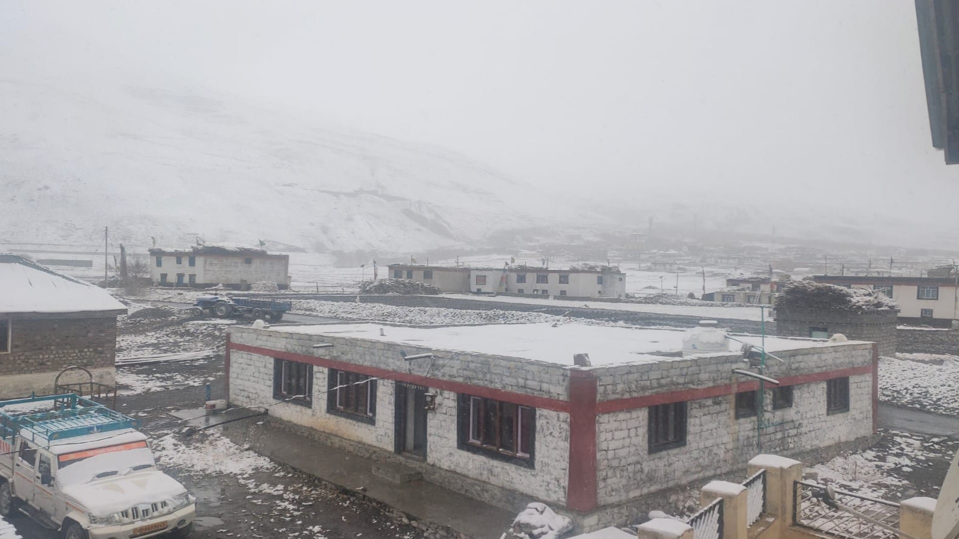 Himachal Weather, The residential areas of Lahaul including Koksar village covered the snow cover
