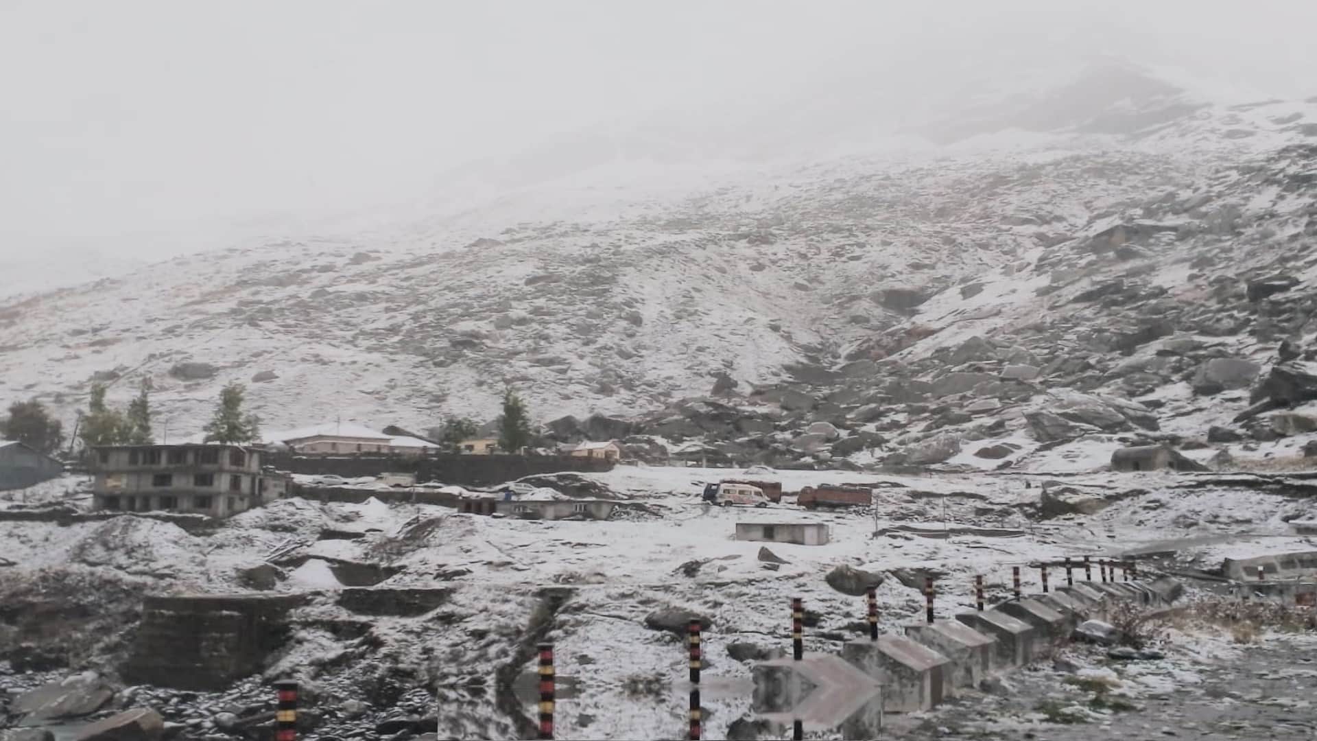 Himachal Weather, The residential areas of Lahaul including Koksar village covered the snow cover