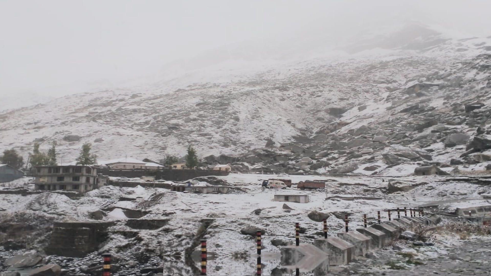 Himachal Weather, The residential areas of Lahaul including Koksar village covered the snow cover
