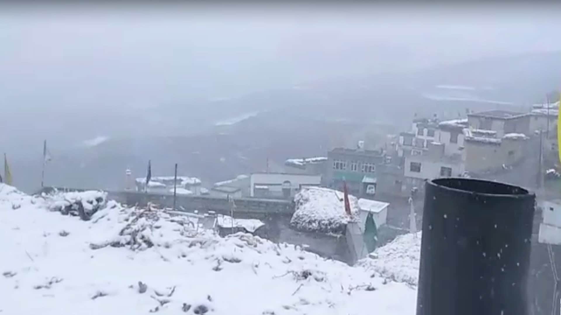 Himachal Weather, The residential areas of Lahaul including Koksar village covered the snow cover