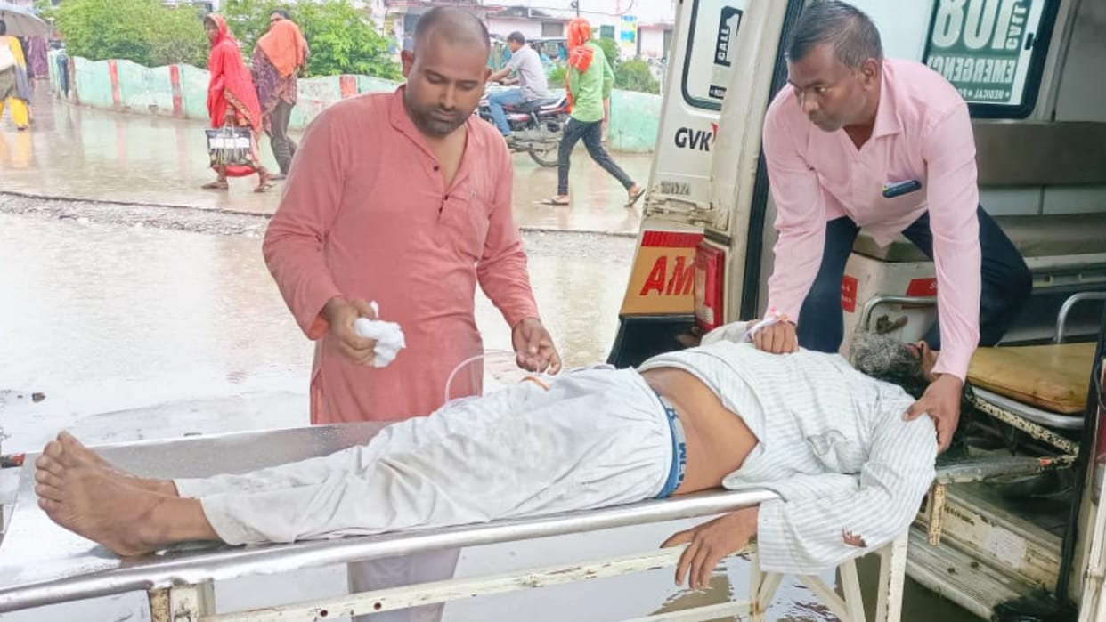 Husband came on trial date ate poison in Deoria court
