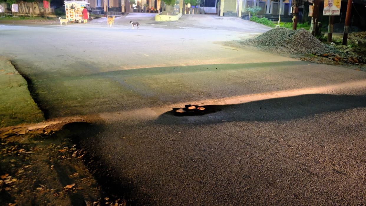 Road collapsed near culvert in Taramandal area, life in trouble