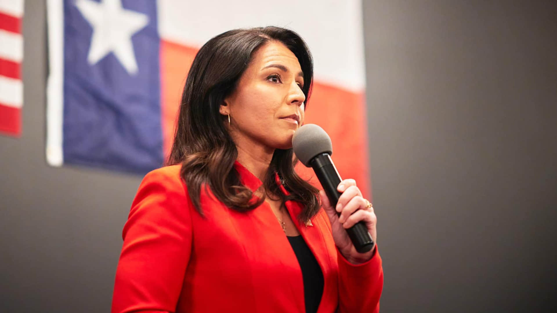 Tulsi Gabbard quits Democratic Party calls it a party of elitist cabal of war mongers
