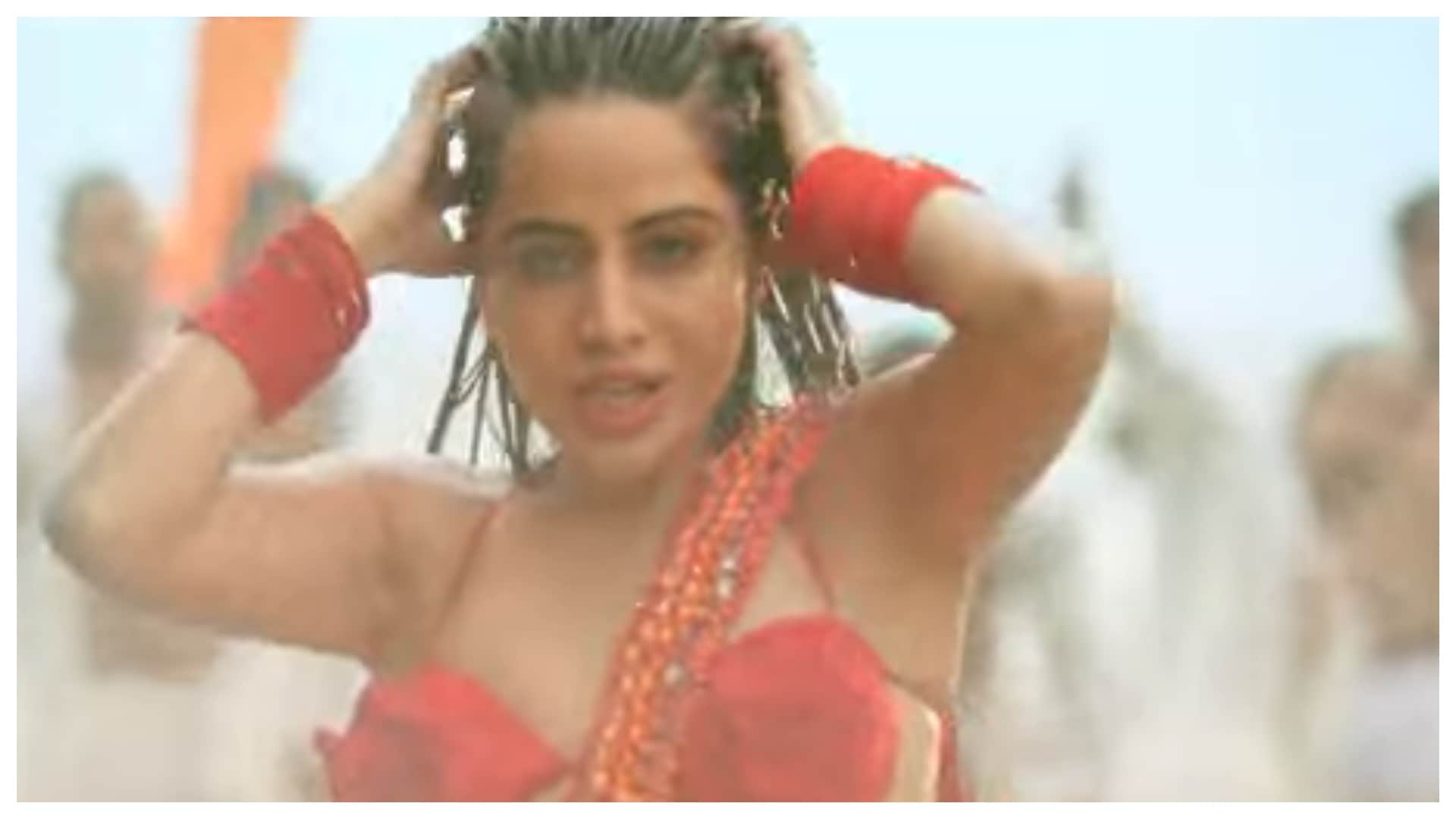 Urfi Javed new song Haye Haye Yeh Majboori release actress looking hot in red saree
