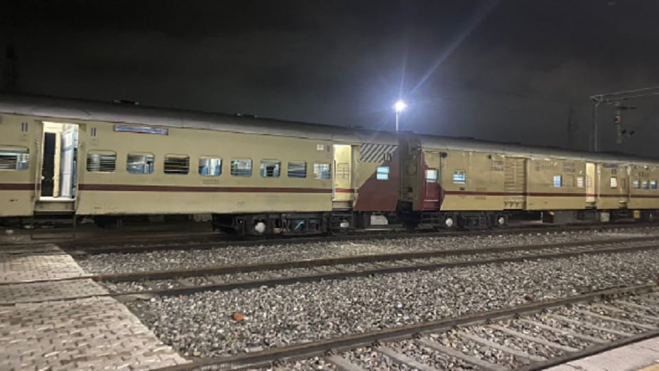 Bajpur : Train going from Bareilly to Kashipur stopped at Bajpur