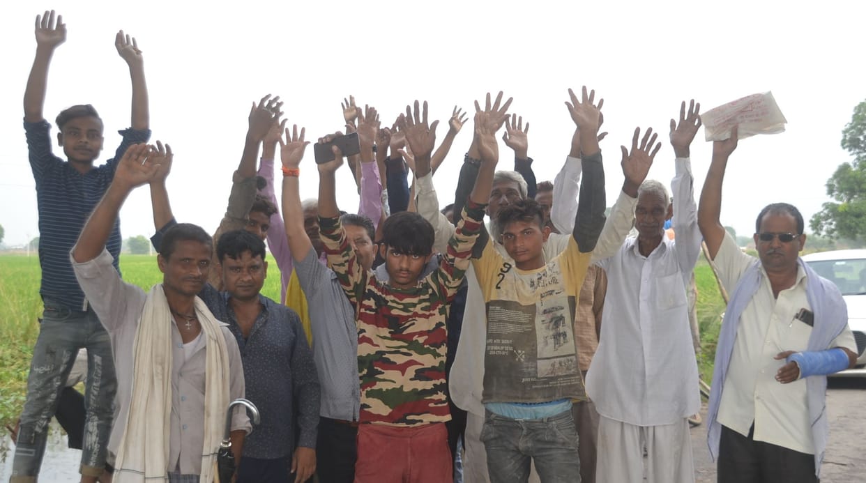 Kanpur Dehat : One thousand bigha crops submerged due to blockage of raw drain, farmers demonstrated