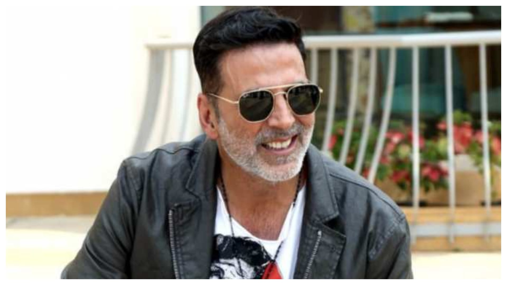 Akshay Kumar getting troll for attending late night birthday party Netizens says ab discipline kaha gaya