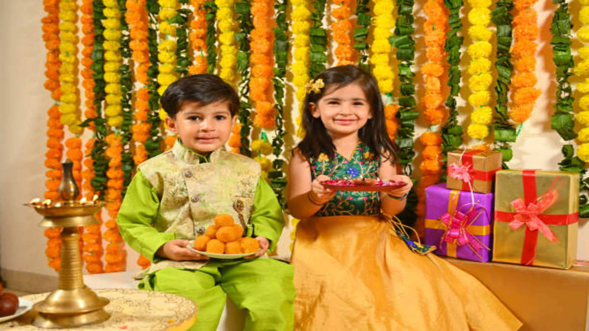 Bhai Dooj Vastu Tips Brothers Face Should Be in This Direction While Applying Tilak Keep These Things