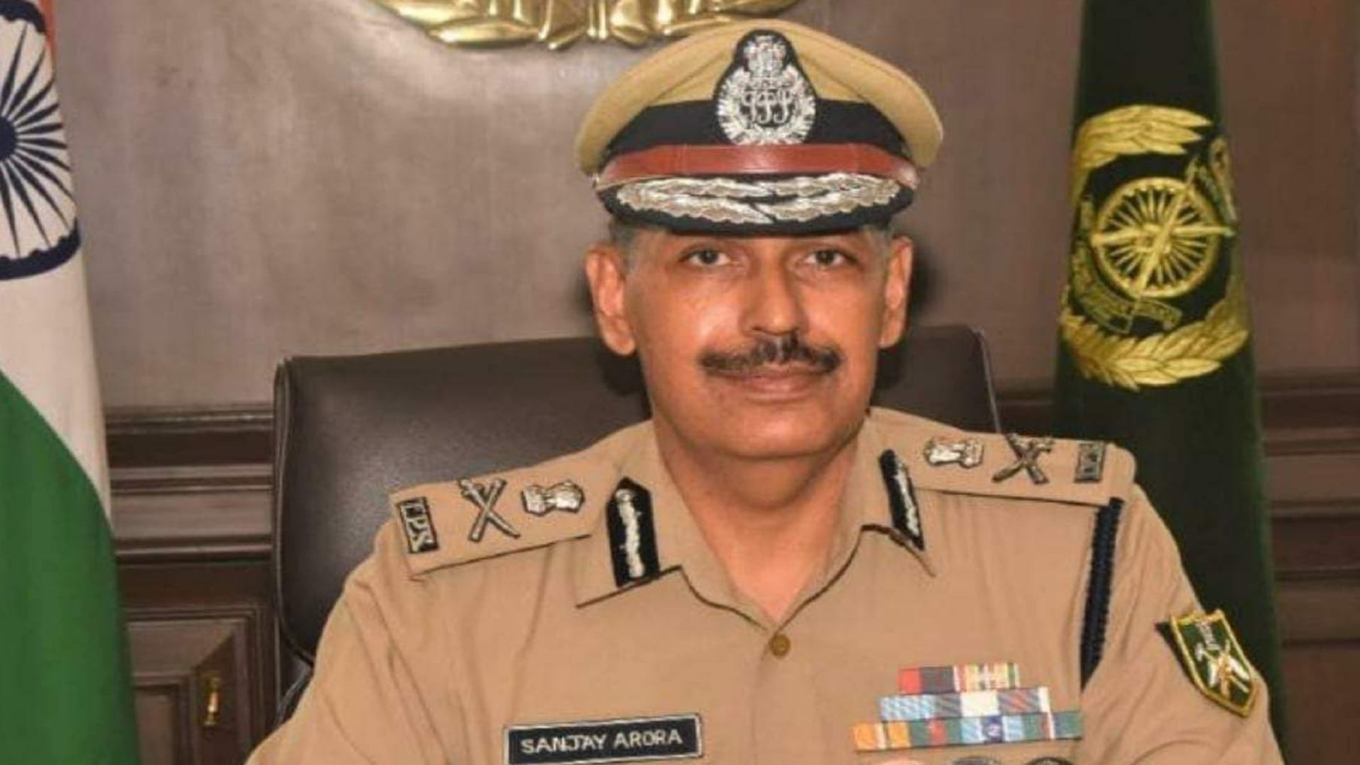 Women police personnel of Fatehpur Beri police station in Delhi allegations against scribe of police station