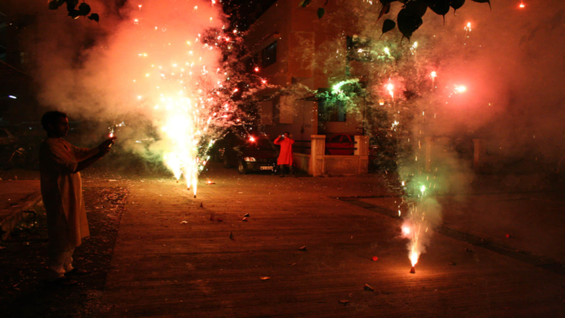 Diwali 2022: Keep These Things in Mind While Bursting Crackers