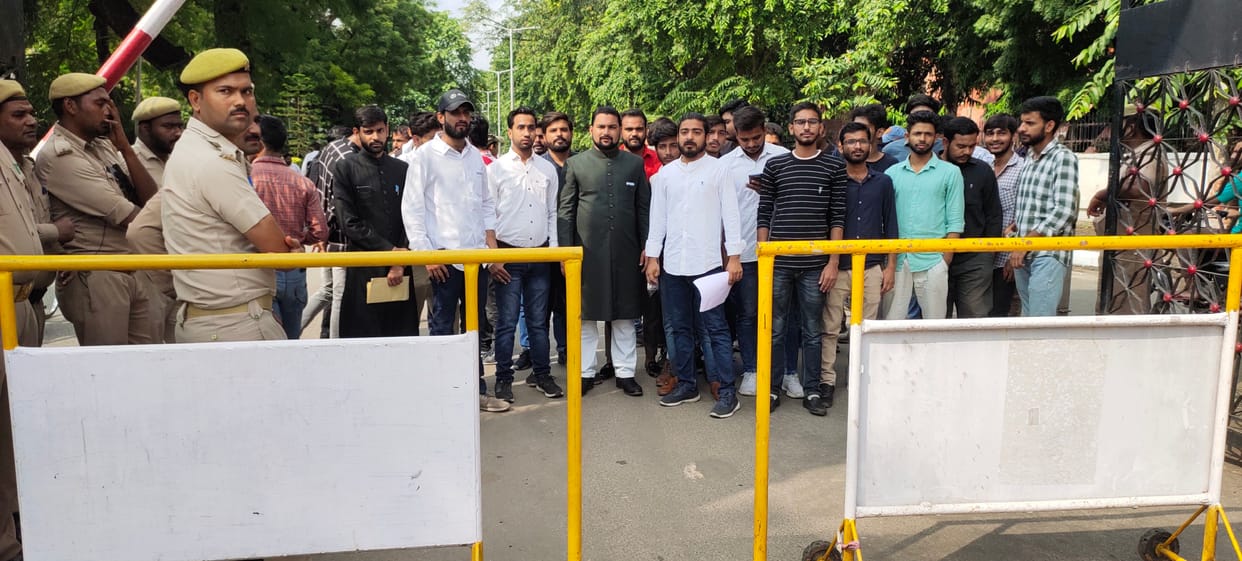 AMU: Students protest demanding student union elections