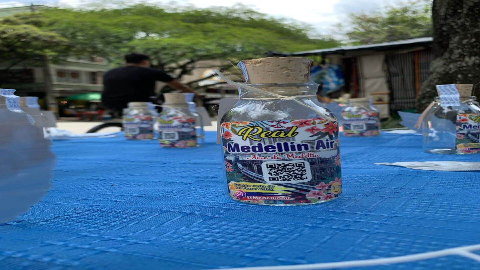 entrepreneur from colombia is making money by selling thin air for 400 rupees