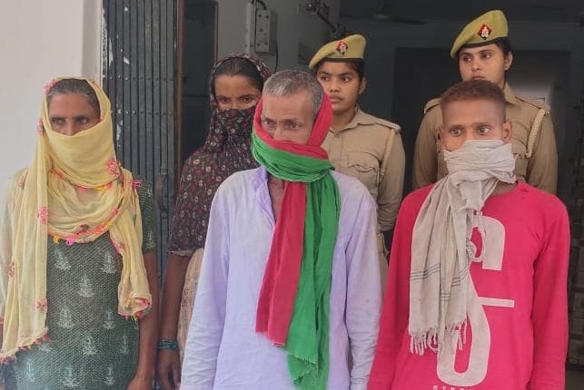 Hardoi, Four smugglers arrested, two cattle and tools recovered