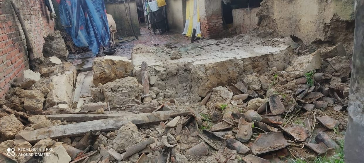 accident,rain,women,gonda,dead